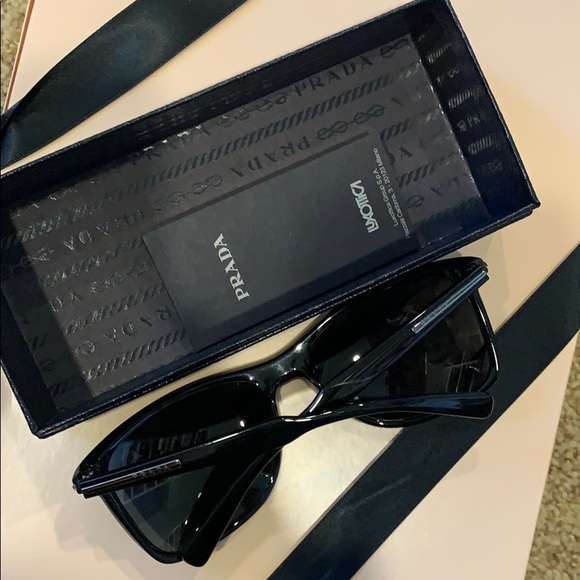 prada sun shades